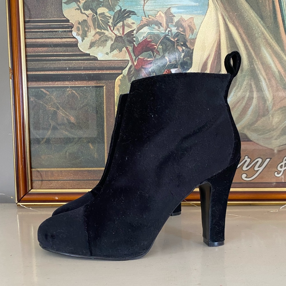 LL Bean Signature Black Velvet Heeled Boot 10M